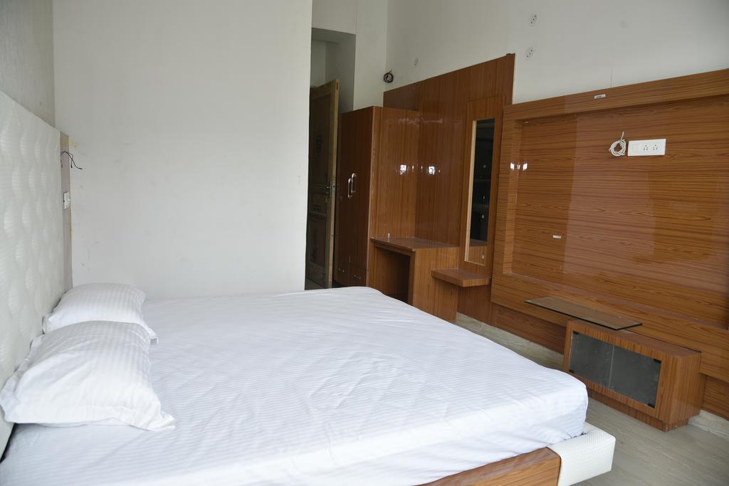 Hill Paradise Hotell Nagchala Rum bild